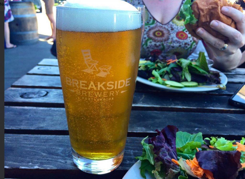 Glittery beer: a cerveja tendência nos bares dos Estados Unidos e Austrália Glittery beer: a cerveja tendência nos bares dos Estados Unidos e Austrália