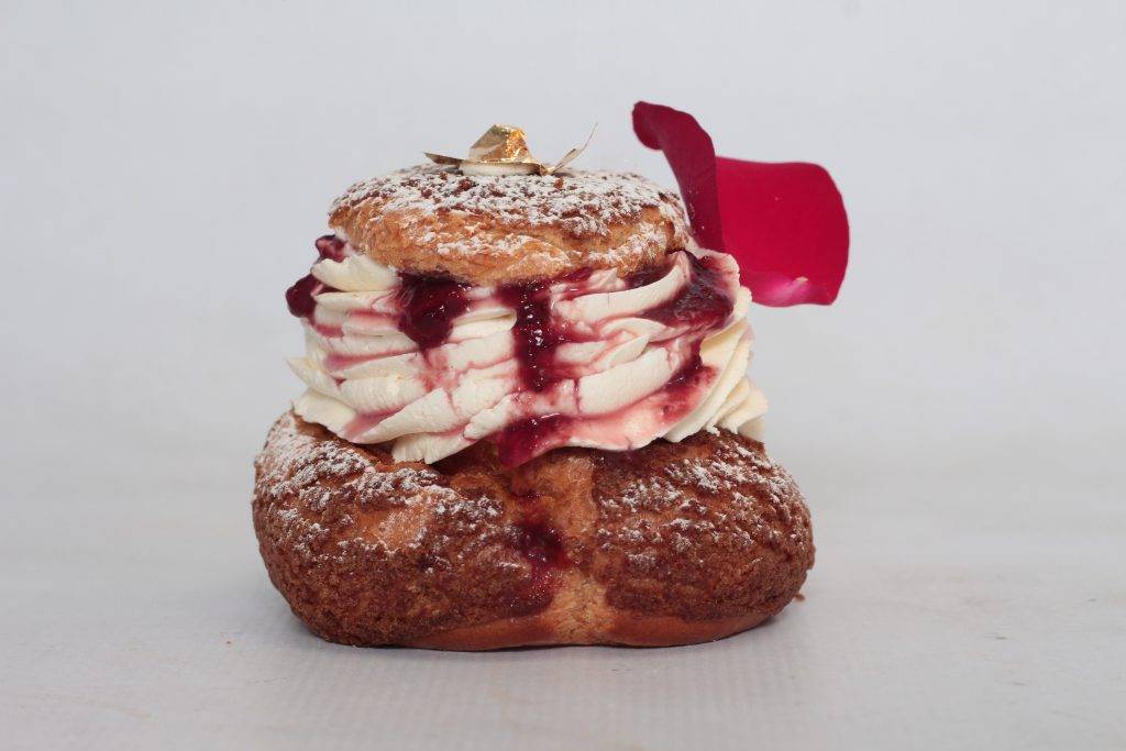 Bem vindos ao 2º Festival de Profiteroles: uma visita à realeza francesa, mas nos dias de hoje Bem vindos ao 2º Festival de Profiteroles: uma visita à realeza francesa, mas nos dias de hoje