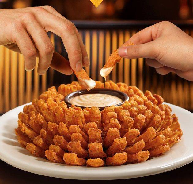 Bloomin-onion, a cebola gigante do outback Bloomin-onion, a cebola gigante do outback
