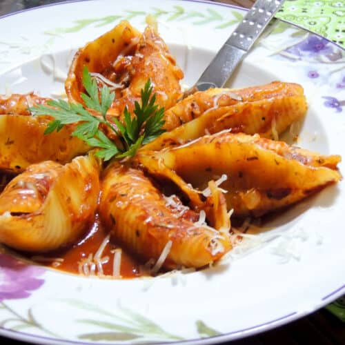 Receita de conchiglione recheado com cream cheese e bacon ao molho vermelho